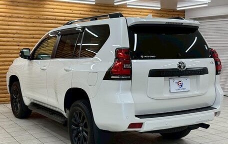 Toyota Land Cruiser Prado 150 рестайлинг 2, 2022 год, 4 035 000 рублей, 12 фотография