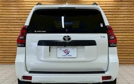 Toyota Land Cruiser Prado 150 рестайлинг 2, 2022 год, 4 035 000 рублей, 13 фотография