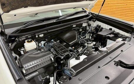 Toyota Land Cruiser Prado 150 рестайлинг 2, 2022 год, 4 035 000 рублей, 16 фотография
