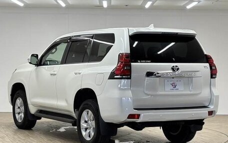 Toyota Land Cruiser Prado 150 рестайлинг 2, 2022 год, 4 060 000 рублей, 2 фотография