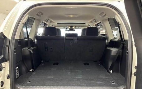 Toyota Land Cruiser Prado 150 рестайлинг 2, 2022 год, 4 060 000 рублей, 11 фотография