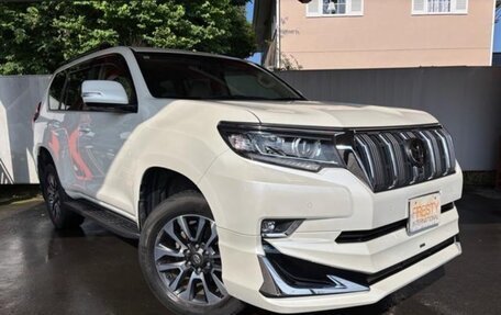 Toyota Land Cruiser Prado 150 рестайлинг 2, 2021 год, 4 000 000 рублей, 4 фотография
