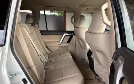 Toyota Land Cruiser Prado 150 рестайлинг 2, 2021 год, 4 000 000 рублей, 10 фотография