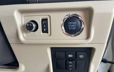 Toyota Land Cruiser Prado 150 рестайлинг 2, 2021 год, 4 000 000 рублей, 11 фотография