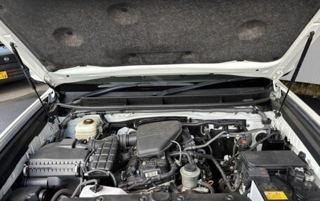 Toyota Land Cruiser Prado 150 рестайлинг 2, 2021 год, 4 000 000 рублей, 14 фотография