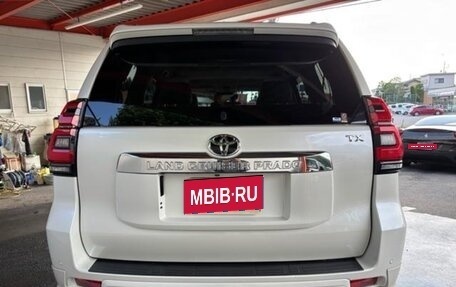 Toyota Land Cruiser Prado 150 рестайлинг 2, 2021 год, 4 000 000 рублей, 2 фотография