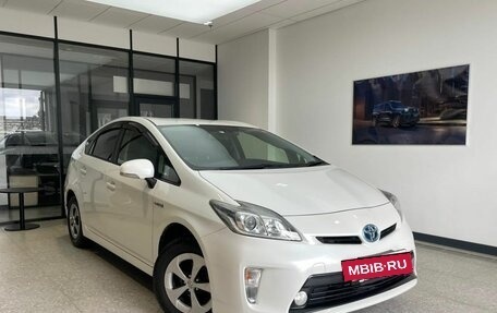 Toyota Prius, 2014 год, 1 270 000 рублей, 3 фотография