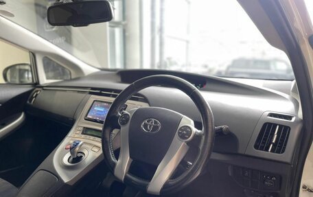Toyota Prius, 2014 год, 1 270 000 рублей, 11 фотография