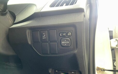 Toyota Prius, 2014 год, 1 270 000 рублей, 19 фотография