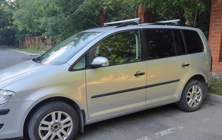 Volkswagen Touran III, 2008 год, 650 000 рублей, 3 фотография
