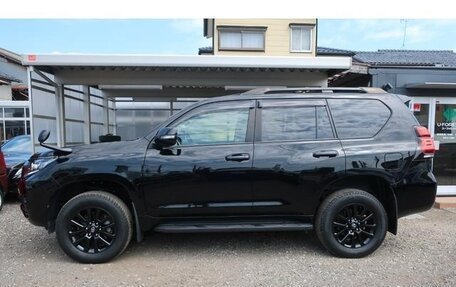 Toyota Land Cruiser Prado 150 рестайлинг 2, 2022 год, 3 600 000 рублей, 6 фотография