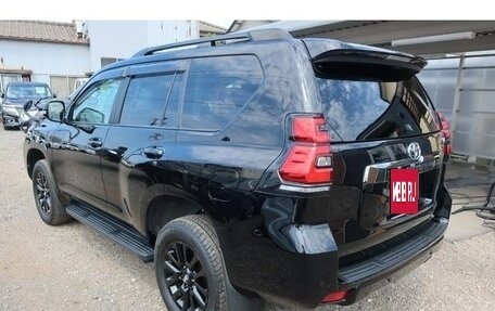 Toyota Land Cruiser Prado 150 рестайлинг 2, 2022 год, 3 600 000 рублей, 8 фотография