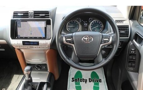 Toyota Land Cruiser Prado 150 рестайлинг 2, 2022 год, 3 600 000 рублей, 20 фотография