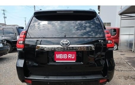 Toyota Land Cruiser Prado 150 рестайлинг 2, 2022 год, 3 600 000 рублей, 4 фотография