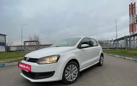 Volkswagen Polo VI (EU Market), 2011 год, 850 000 рублей, 2 фотография