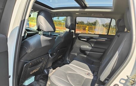 Toyota Highlander, 2022 год, 3 921 000 рублей, 9 фотография
