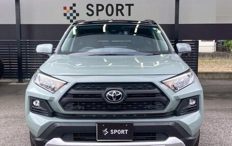Toyota RAV4, 2023 год, 2 450 000 рублей, 2 фотография