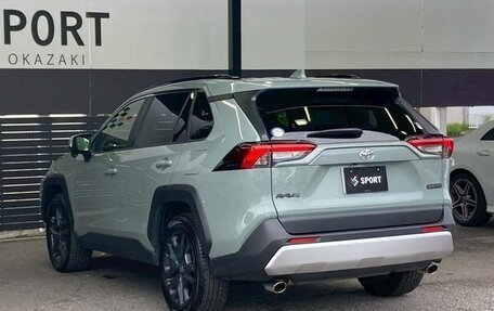 Toyota RAV4, 2023 год, 2 450 000 рублей, 6 фотография
