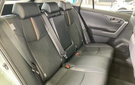 Toyota RAV4, 2023 год, 2 450 000 рублей, 15 фотография