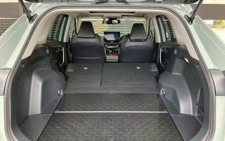 Toyota RAV4, 2023 год, 2 450 000 рублей, 16 фотография