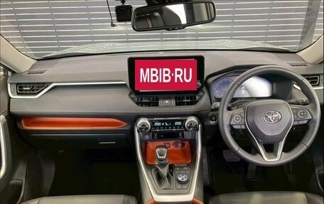 Toyota RAV4, 2023 год, 2 450 000 рублей, 10 фотография