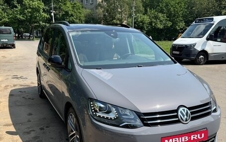 Volkswagen Sharan II, 2020 год, 3 600 000 рублей, 2 фотография