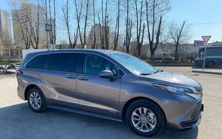 Toyota Sienna, 2021 год, 4 100 000 рублей, 3 фотография