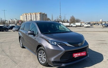 Toyota Sienna, 2021 год, 4 100 000 рублей, 2 фотография