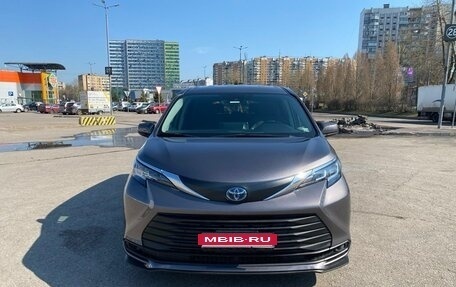 Toyota Sienna, 2021 год, 4 100 000 рублей, 12 фотография