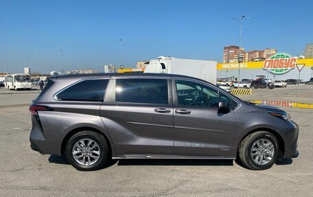 Toyota Sienna, 2021 год, 4 100 000 рублей, 30 фотография