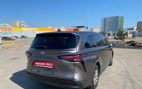 Toyota Sienna, 2021 год, 4 100 000 рублей, 32 фотография