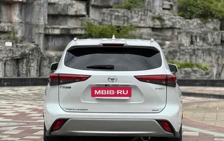 Toyota Highlander, 2022 год, 3 950 000 рублей, 4 фотография