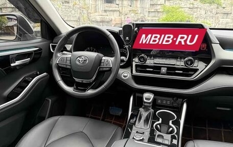 Toyota Highlander, 2022 год, 3 950 000 рублей, 6 фотография
