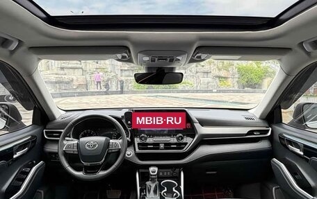 Toyota Highlander, 2022 год, 3 950 000 рублей, 5 фотография