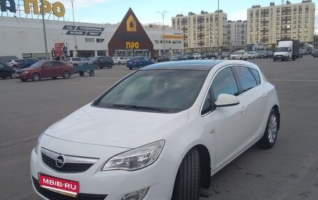 Opel Astra J, 2012 год, 780 000 рублей, 1 фотография