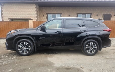 Toyota Highlander, 2021 год, 4 000 000 рублей, 2 фотография