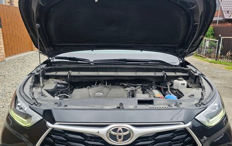 Toyota Highlander, 2021 год, 4 000 000 рублей, 8 фотография