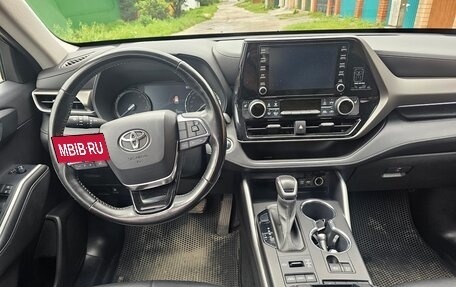Toyota Highlander, 2021 год, 4 000 000 рублей, 13 фотография