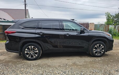 Toyota Highlander, 2021 год, 4 000 000 рублей, 25 фотография