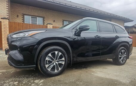 Toyota Highlander, 2021 год, 4 000 000 рублей, 20 фотография