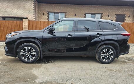 Toyota Highlander, 2021 год, 4 000 000 рублей, 21 фотография
