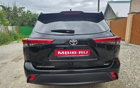 Toyota Highlander, 2021 год, 4 000 000 рублей, 23 фотография