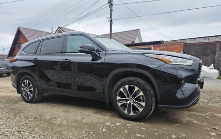 Toyota Highlander, 2021 год, 4 000 000 рублей, 28 фотография