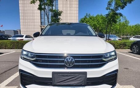 Volkswagen Tiguan II, 2021 год, 3 280 000 рублей, 2 фотография