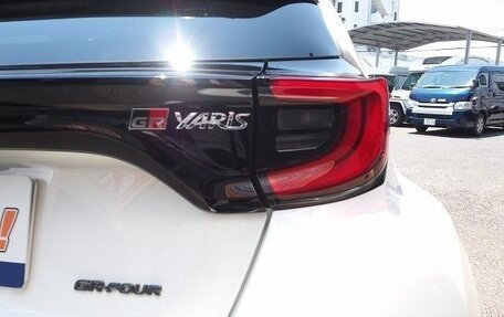 Toyota Yaris, 2022 год, 2 458 000 рублей, 10 фотография
