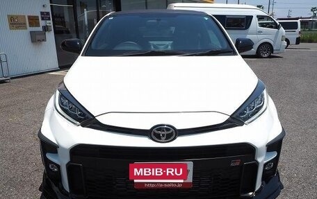 Toyota Yaris, 2022 год, 2 458 000 рублей, 2 фотография