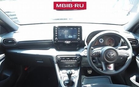 Toyota Yaris, 2022 год, 2 458 000 рублей, 23 фотография