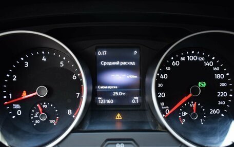 Volkswagen Tiguan II, 2018 год, 2 220 000 рублей, 11 фотография