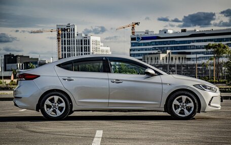 Hyundai Elantra VI рестайлинг, 2016 год, 1 087 500 рублей, 11 фотография