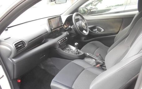 Toyota Yaris, 2022 год, 2 289 000 рублей, 10 фотография